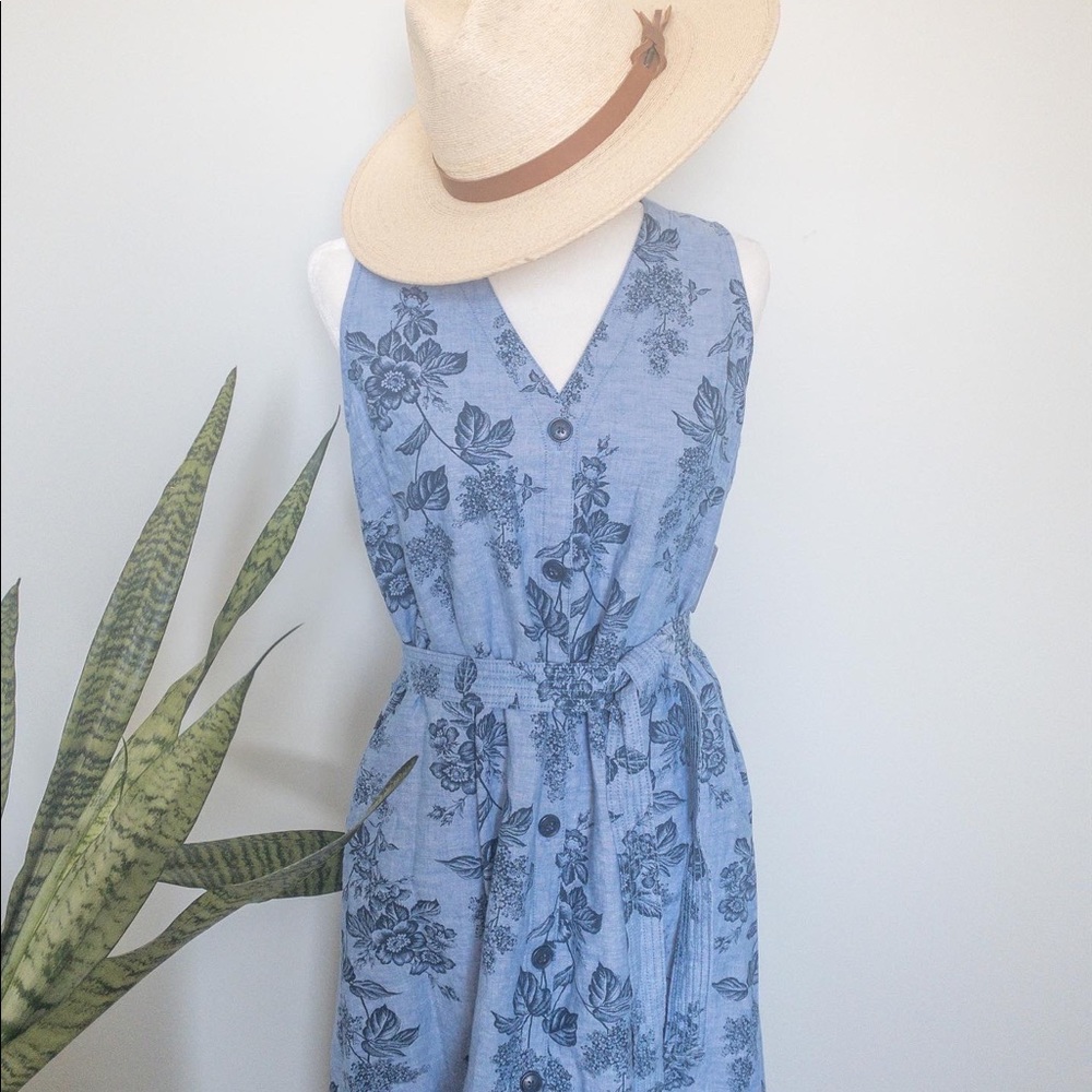 Sleeveless Button-Down Midid Dress